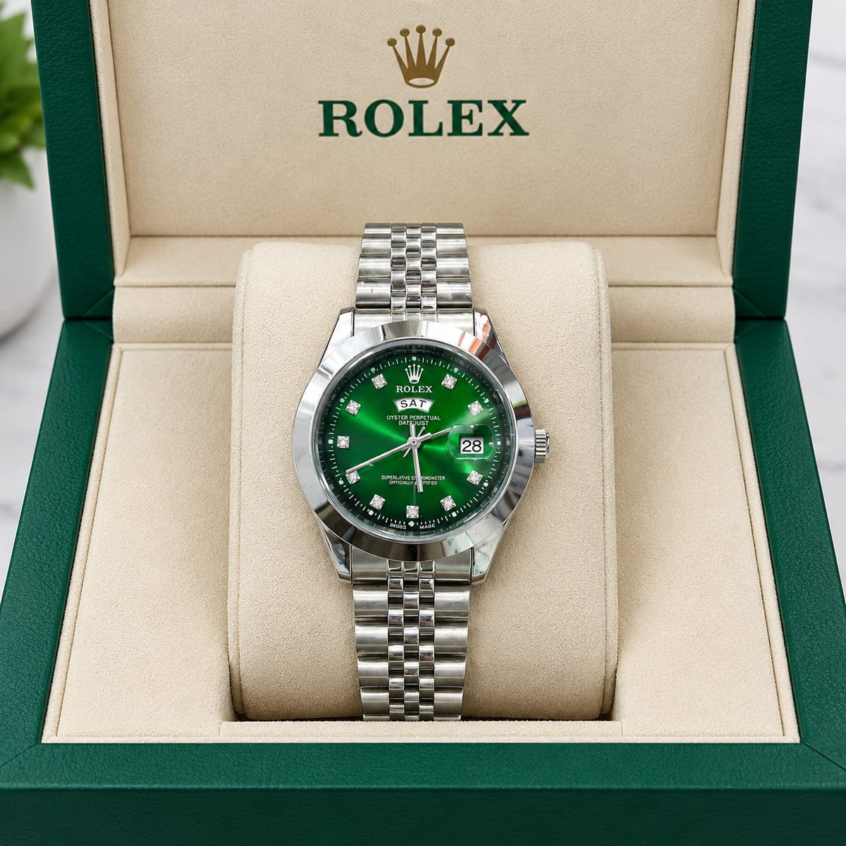 Stylish Dial Analog Wristwatch for Men