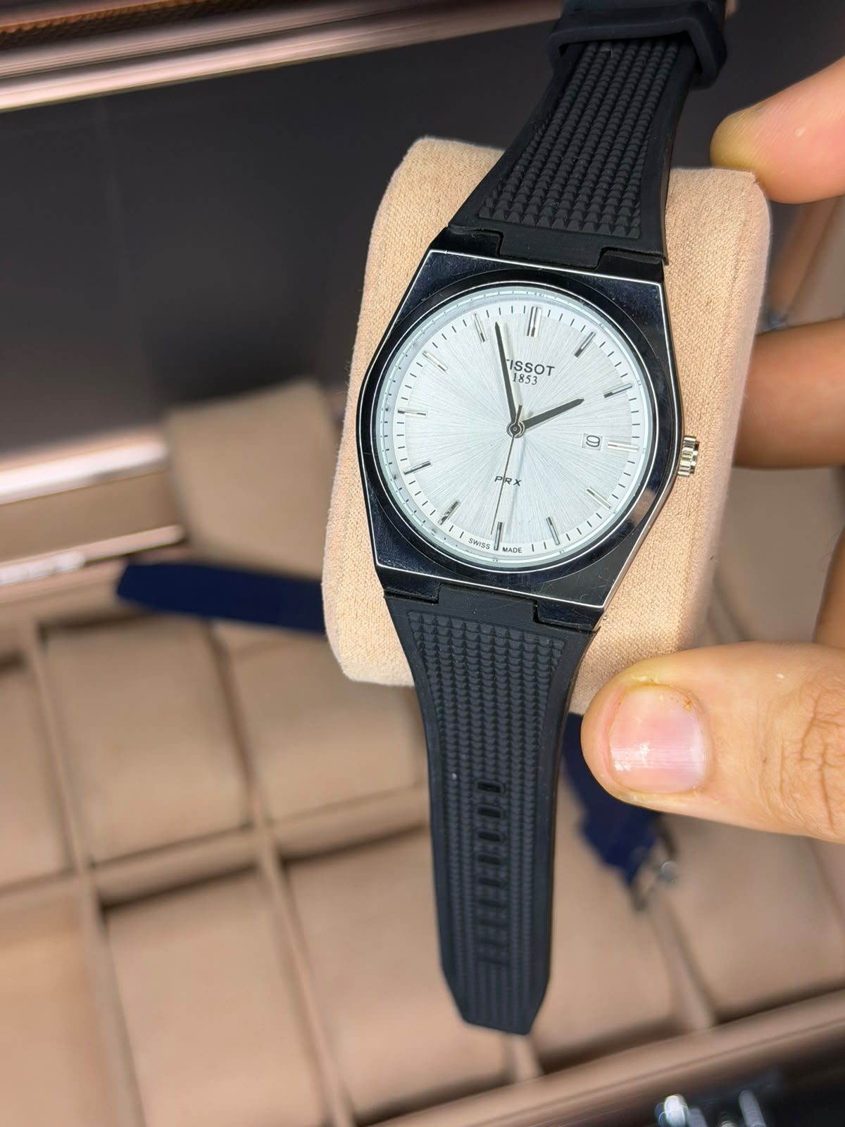 Premium Men's Watch with Rubber Strap & Date Display